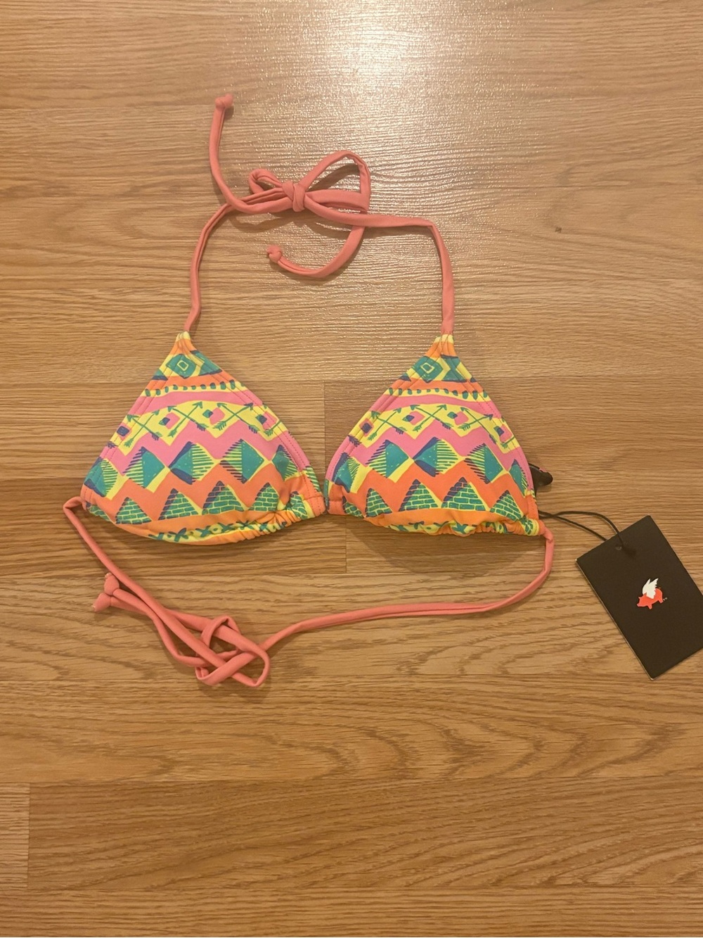 Zumiez Native Vibe Triangle Top Size M. Removable Pads.  Brand New.
